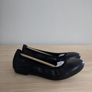 Born "Julianne" Black Flats, 5M